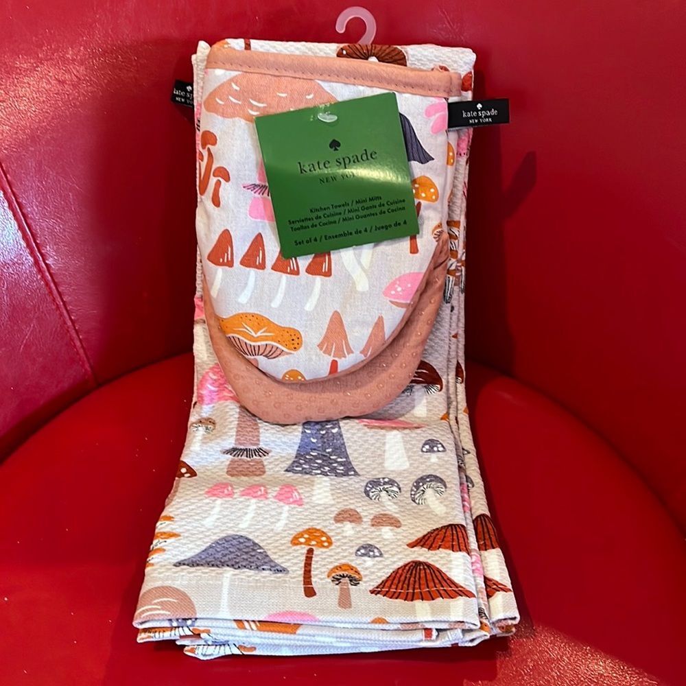 NWT Kate Spade kitchen towels/mini mitts